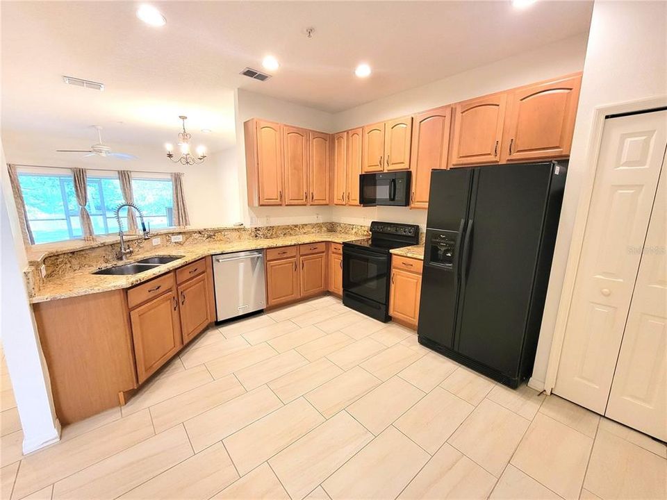 For Rent: $2,500 (2 beds, 2 baths, 1524 Square Feet)