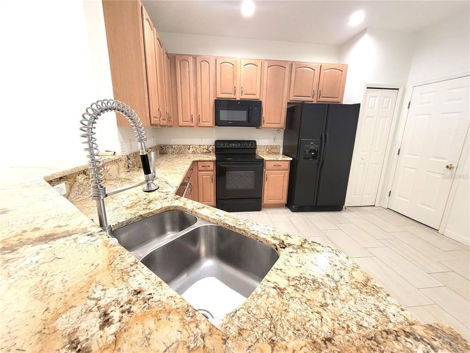 For Rent: $2,500 (2 beds, 2 baths, 1524 Square Feet)