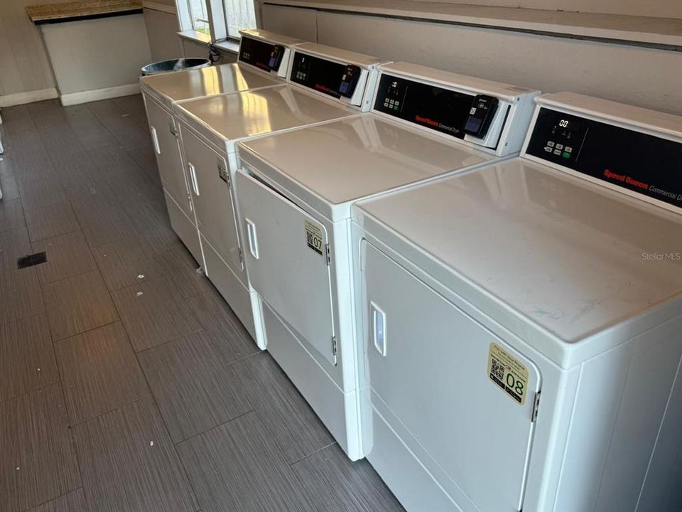 待售: $92,500 (1 贝兹, 1 浴室, 780 平方英尺)