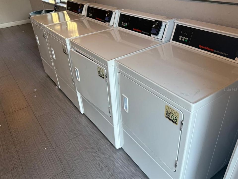 待售: $92,500 (1 贝兹, 1 浴室, 780 平方英尺)