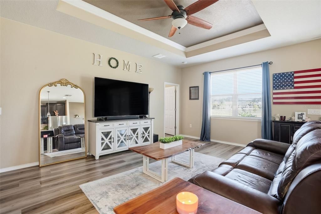 待售: $300,000 (3 贝兹, 2 浴室, 1443 平方英尺)