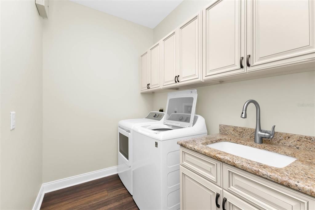 Active With Contract: $400,000 (3 beds, 3 baths, 2493 Square Feet)