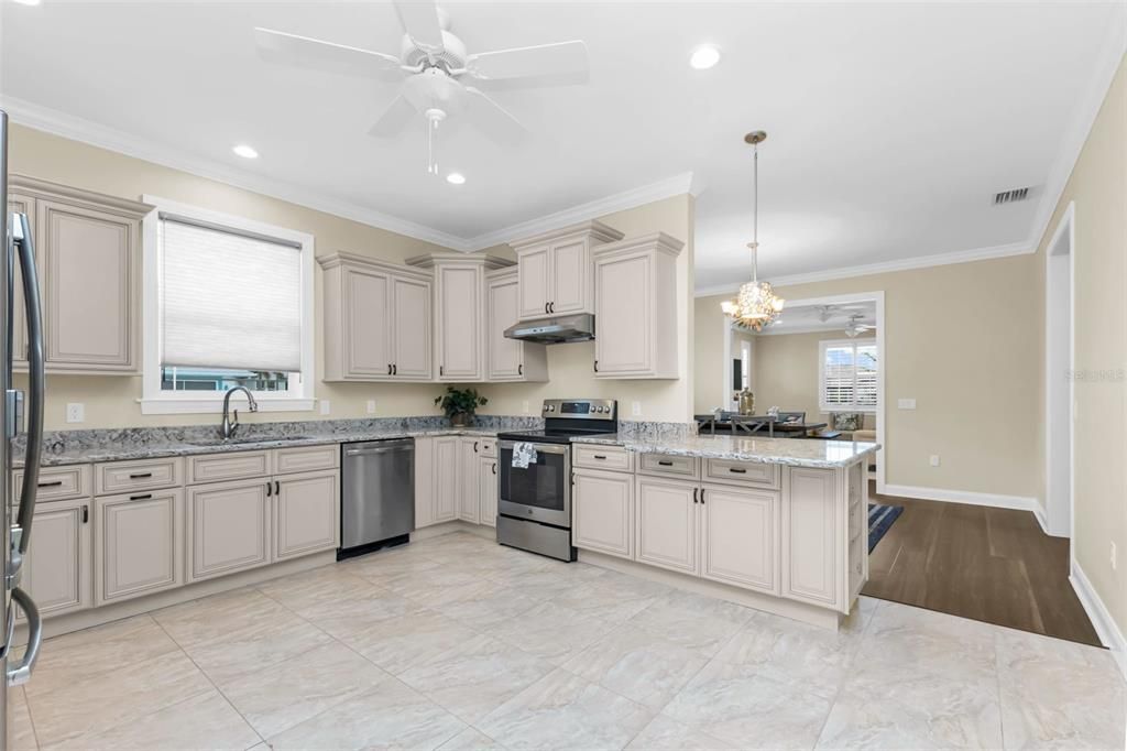 Active With Contract: $400,000 (3 beds, 3 baths, 2493 Square Feet)