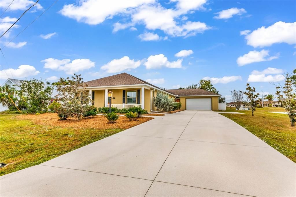 Active With Contract: $400,000 (3 beds, 3 baths, 2493 Square Feet)