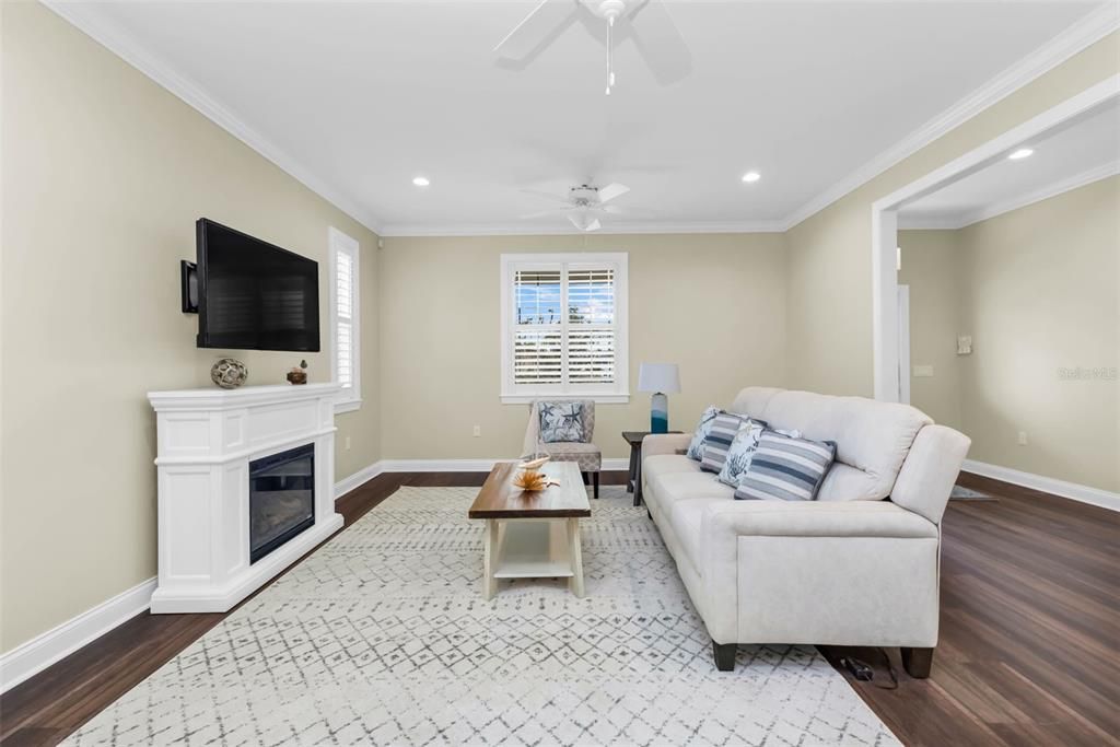 Active With Contract: $400,000 (3 beds, 3 baths, 2493 Square Feet)