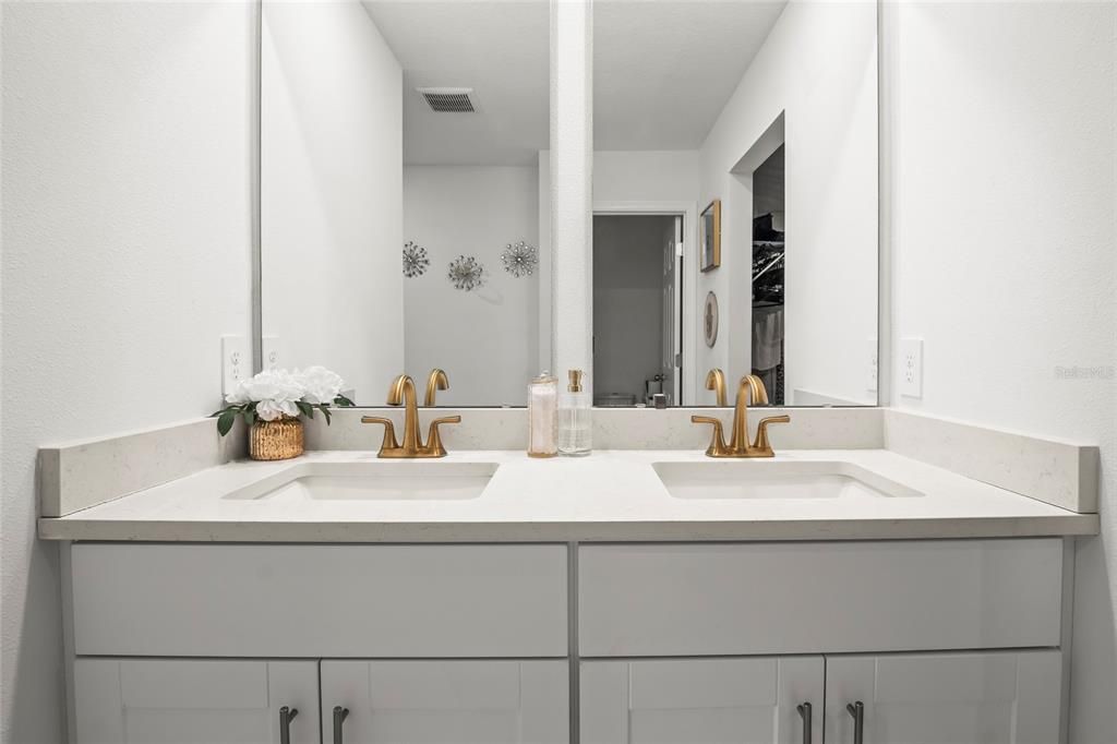 En Venta: $509,900 (5 camas, 3 baños, 2631 Pies cuadrados)