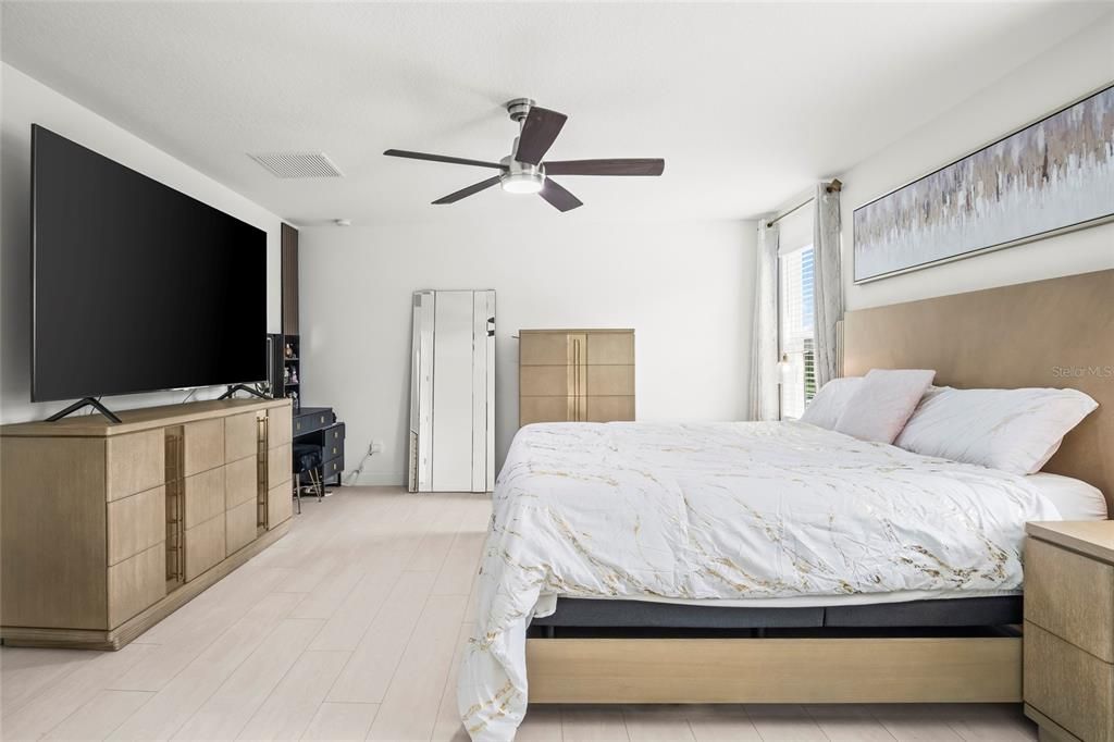 En Venta: $509,900 (5 camas, 3 baños, 2631 Pies cuadrados)