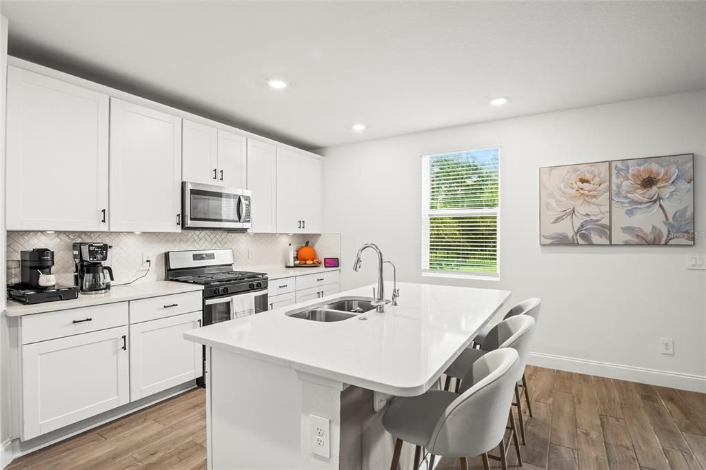 En Venta: $509,900 (5 camas, 3 baños, 2631 Pies cuadrados)