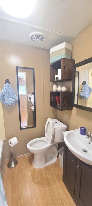 На продажу: $145,900 (3 спален, 2 ванн, 944 Квадратных фут)