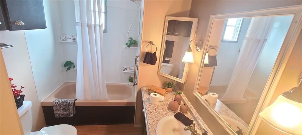 На продажу: $145,900 (3 спален, 2 ванн, 944 Квадратных фут)