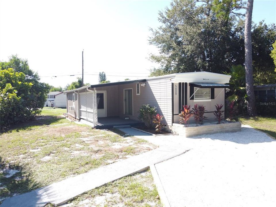 На продажу: $145,900 (3 спален, 2 ванн, 944 Квадратных фут)