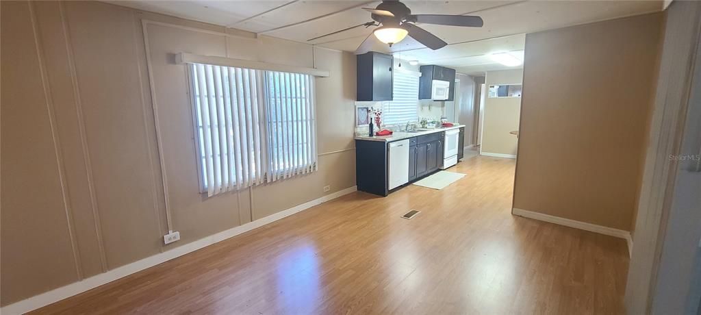 На продажу: $145,900 (3 спален, 2 ванн, 944 Квадратных фут)