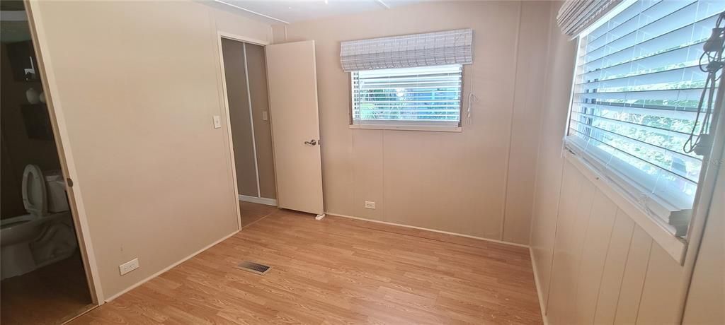 На продажу: $145,900 (3 спален, 2 ванн, 944 Квадратных фут)