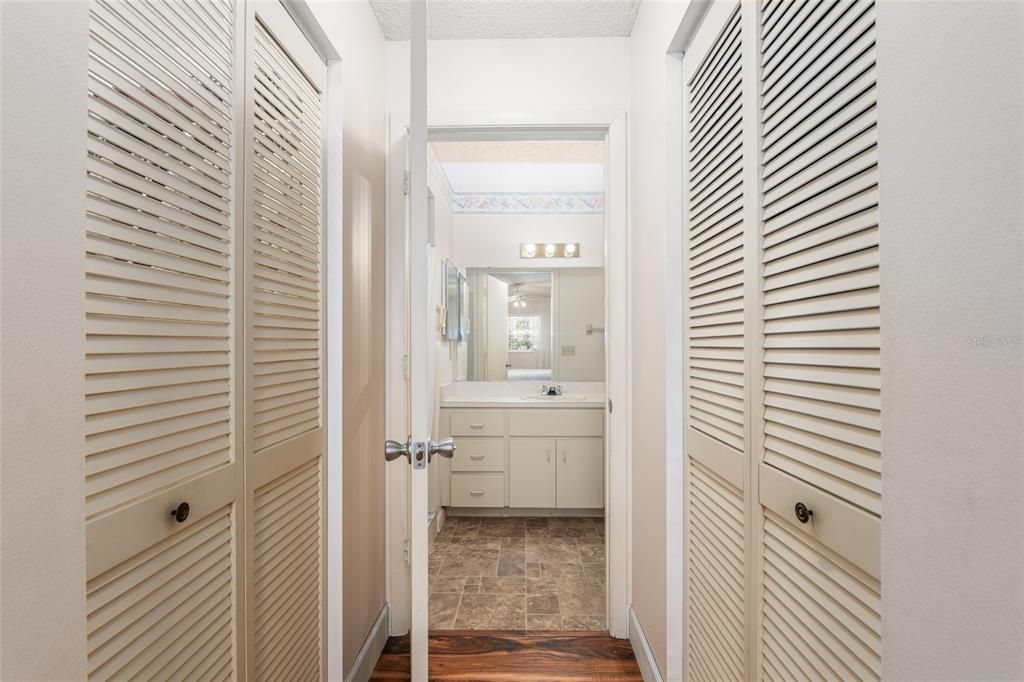 For Sale: $130,000 (2 beds, 2 baths, 1096 Square Feet)