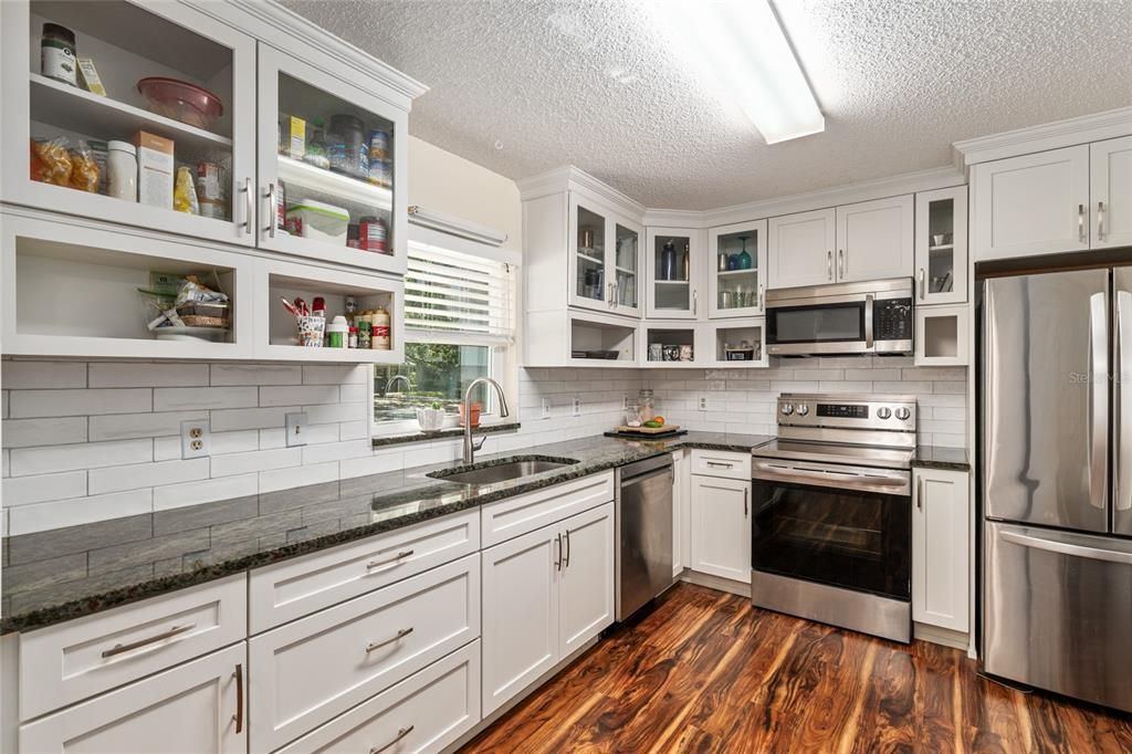 For Sale: $130,000 (2 beds, 2 baths, 1096 Square Feet)