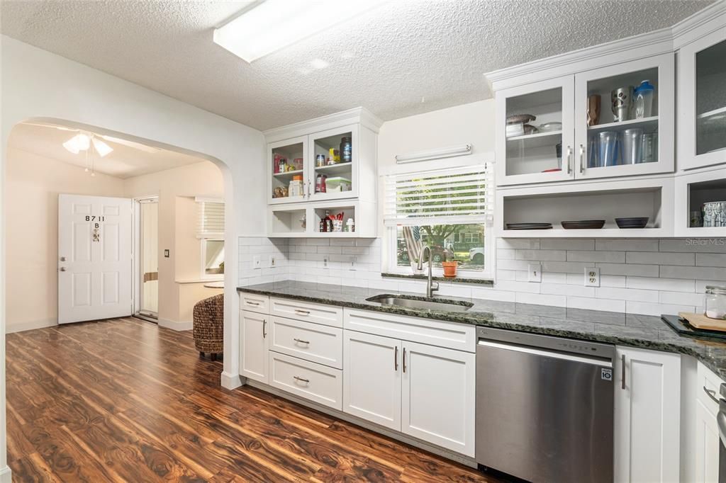 For Sale: $130,000 (2 beds, 2 baths, 1096 Square Feet)