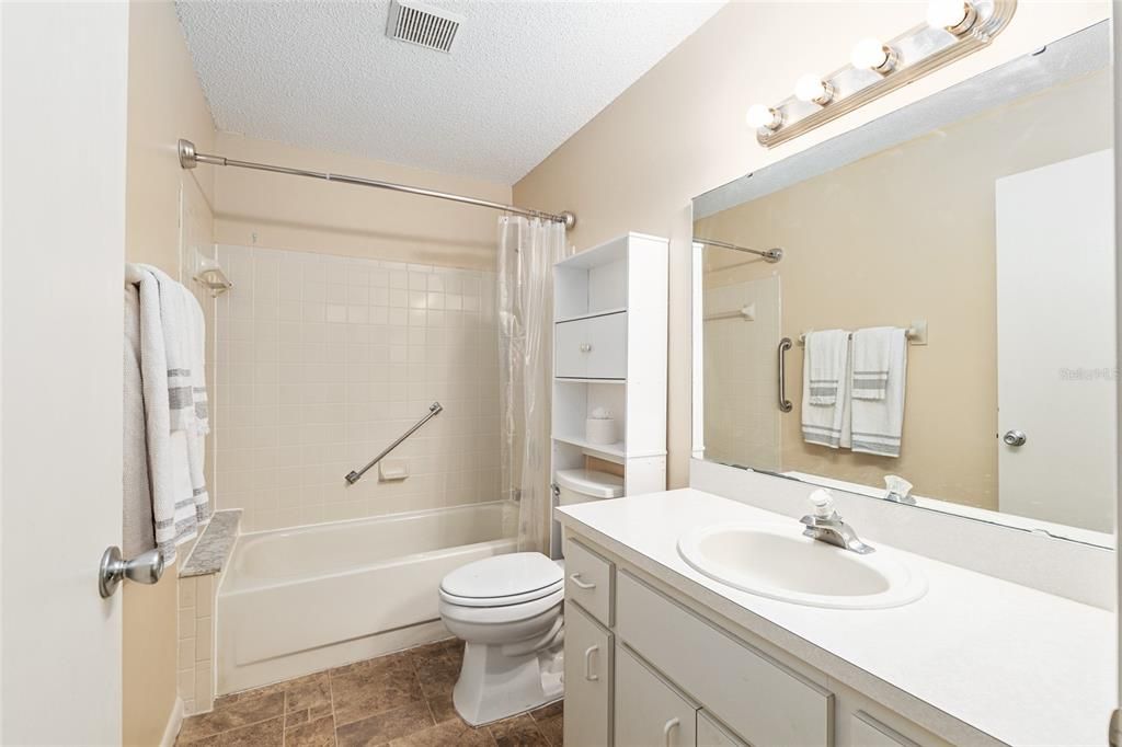 For Sale: $130,000 (2 beds, 2 baths, 1096 Square Feet)