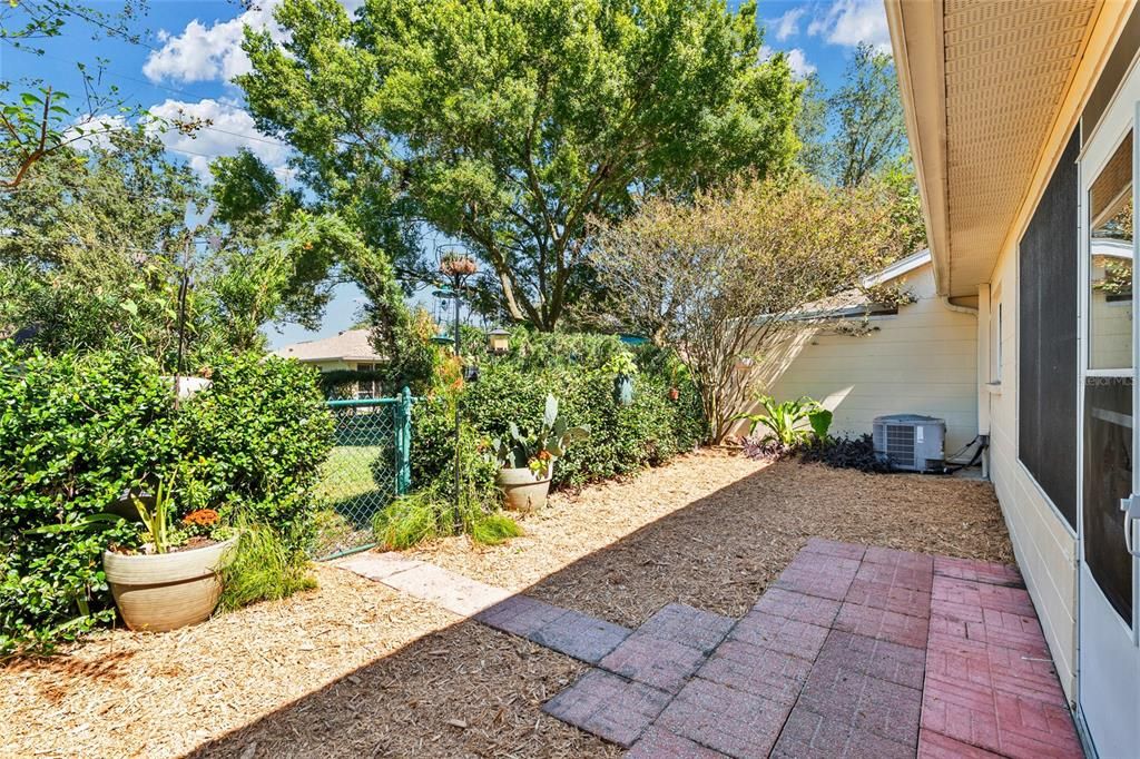 For Sale: $130,000 (2 beds, 2 baths, 1096 Square Feet)