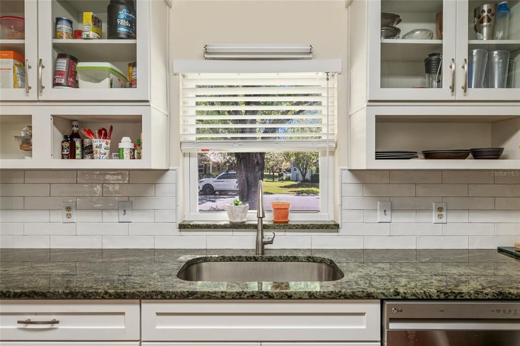 For Sale: $130,000 (2 beds, 2 baths, 1096 Square Feet)