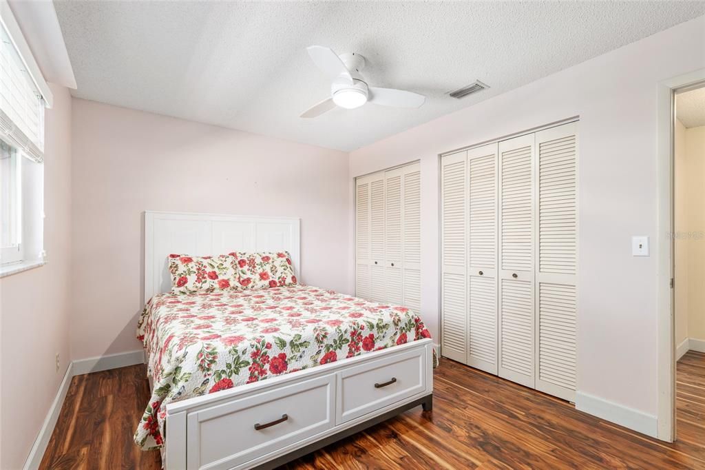 For Sale: $130,000 (2 beds, 2 baths, 1096 Square Feet)