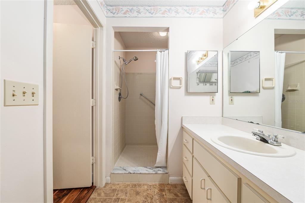 For Sale: $130,000 (2 beds, 2 baths, 1096 Square Feet)