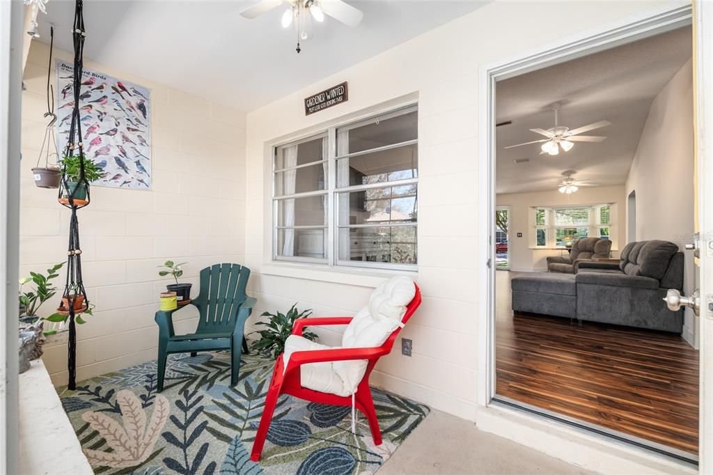 For Sale: $130,000 (2 beds, 2 baths, 1096 Square Feet)