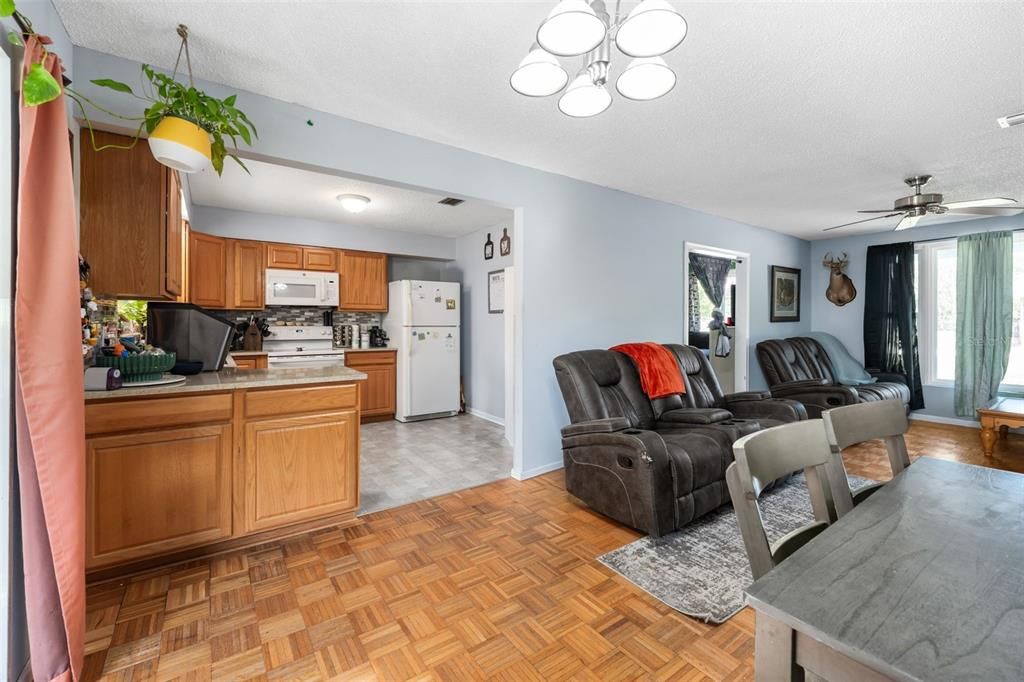 待售: $240,000 (3 贝兹, 2 浴室, 1391 平方英尺)