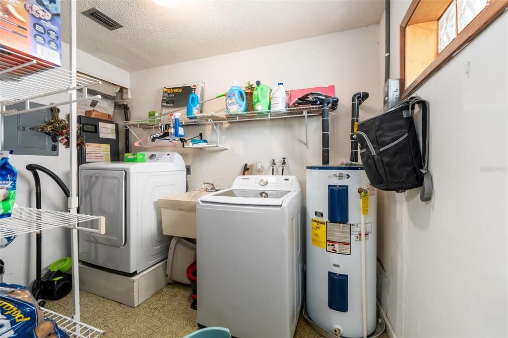 待售: $240,000 (3 贝兹, 2 浴室, 1391 平方英尺)