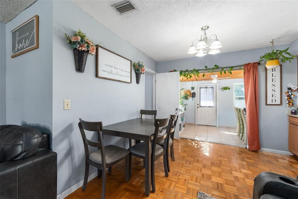 待售: $240,000 (3 贝兹, 2 浴室, 1391 平方英尺)