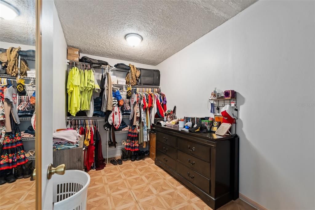 待售: $240,000 (3 贝兹, 2 浴室, 1391 平方英尺)