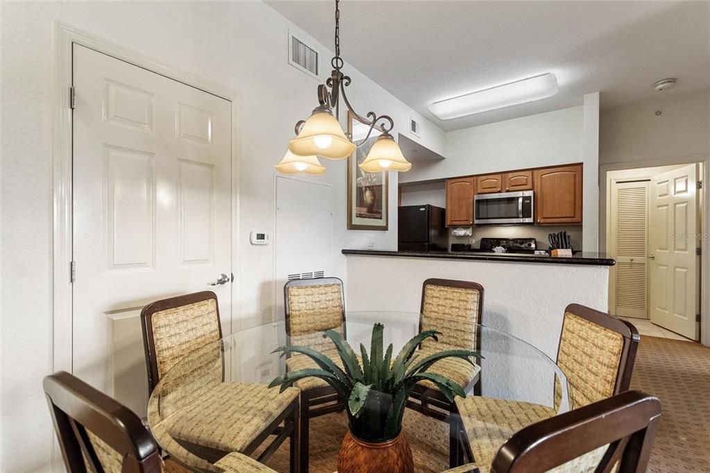 待售: $145,000 (2 贝兹, 2 浴室, 1060 平方英尺)