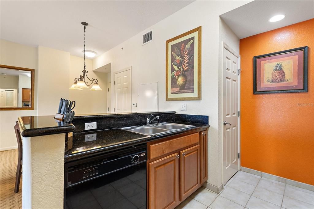 待售: $145,000 (2 贝兹, 2 浴室, 1060 平方英尺)