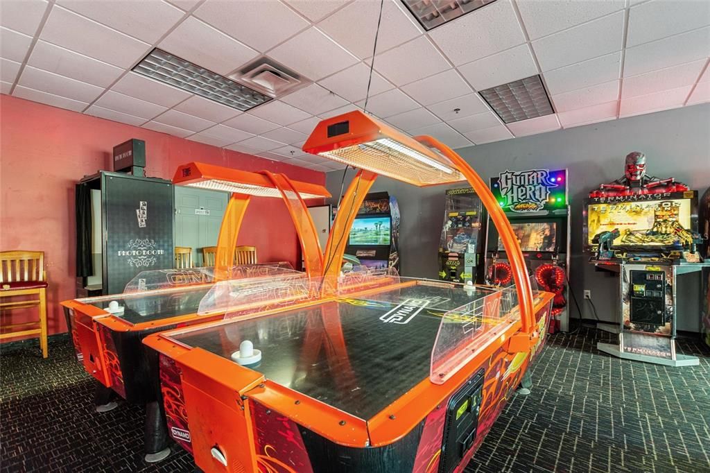 待售: $145,000 (2 贝兹, 2 浴室, 1060 平方英尺)