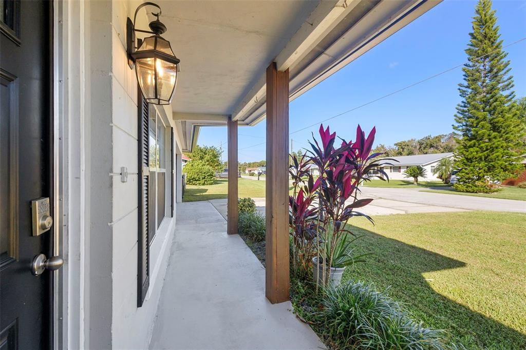 Active With Contract: $410,000 (3 beds, 1 baths, 1584 Square Feet)