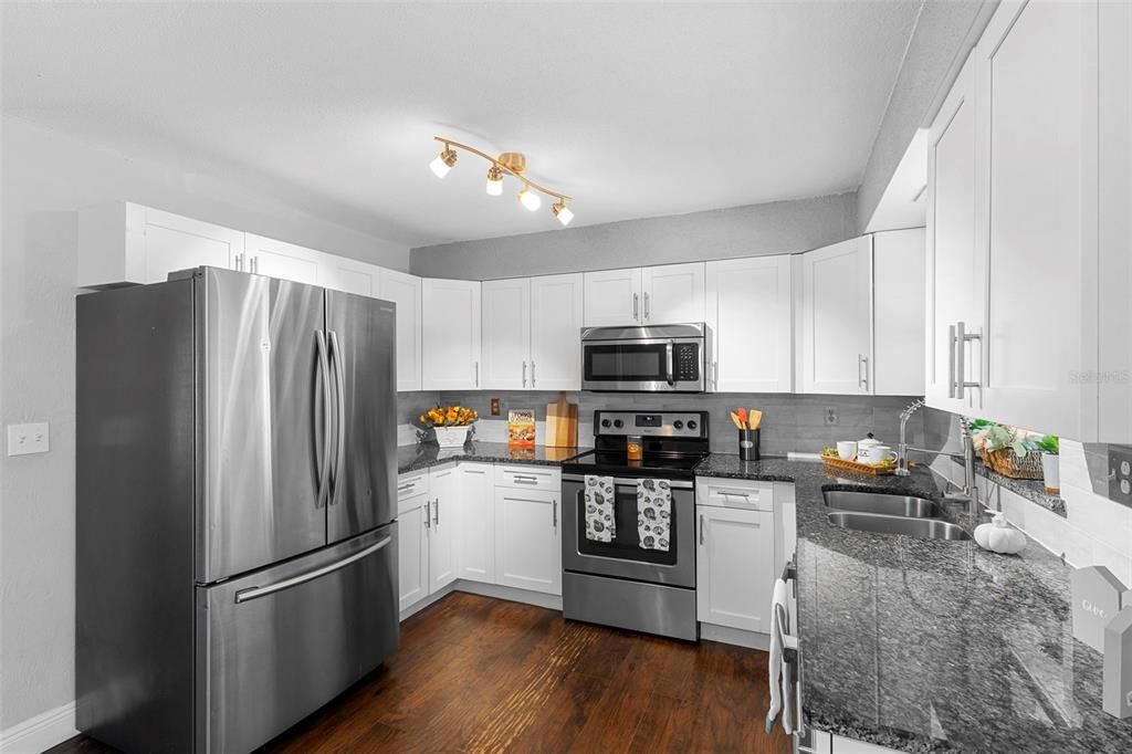 Active With Contract: $410,000 (3 beds, 1 baths, 1584 Square Feet)