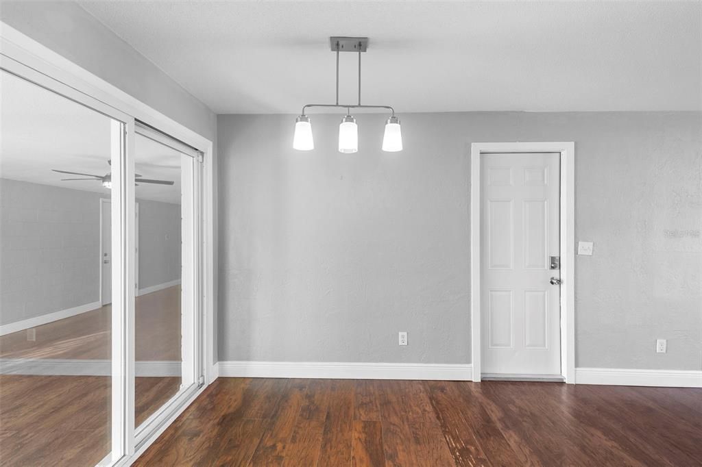 Active With Contract: $410,000 (3 beds, 1 baths, 1584 Square Feet)