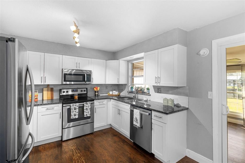 Active With Contract: $410,000 (3 beds, 1 baths, 1584 Square Feet)