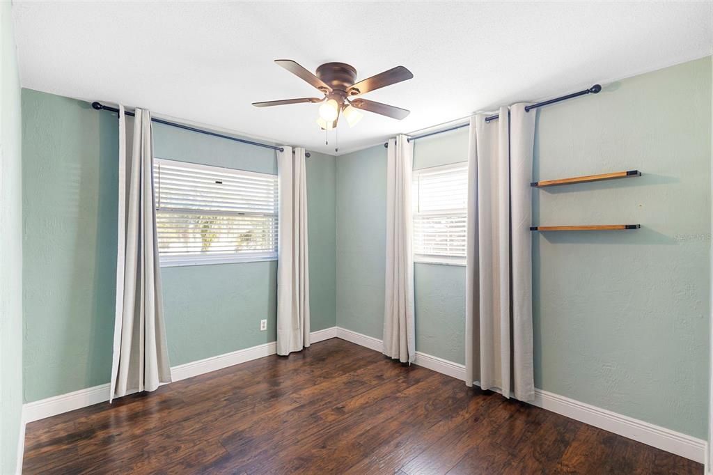 Active With Contract: $410,000 (3 beds, 1 baths, 1584 Square Feet)