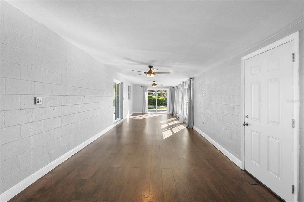 Active With Contract: $410,000 (3 beds, 1 baths, 1584 Square Feet)