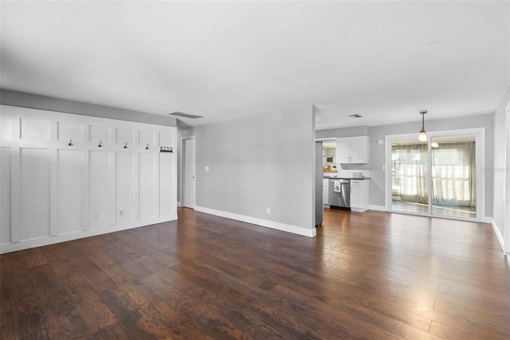 Active With Contract: $410,000 (3 beds, 1 baths, 1584 Square Feet)