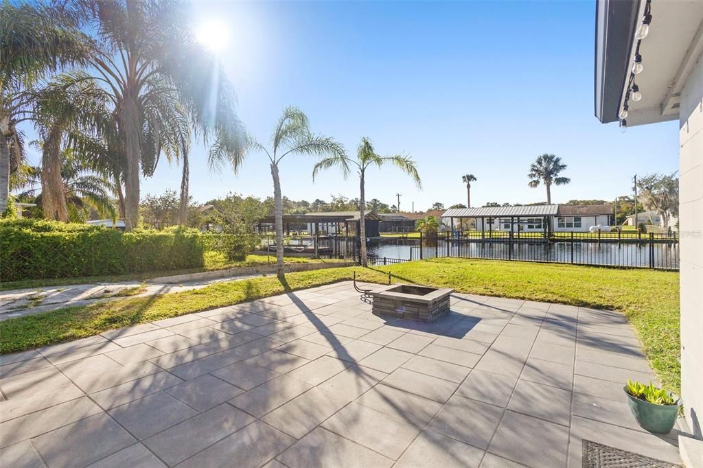 Active With Contract: $410,000 (3 beds, 1 baths, 1584 Square Feet)