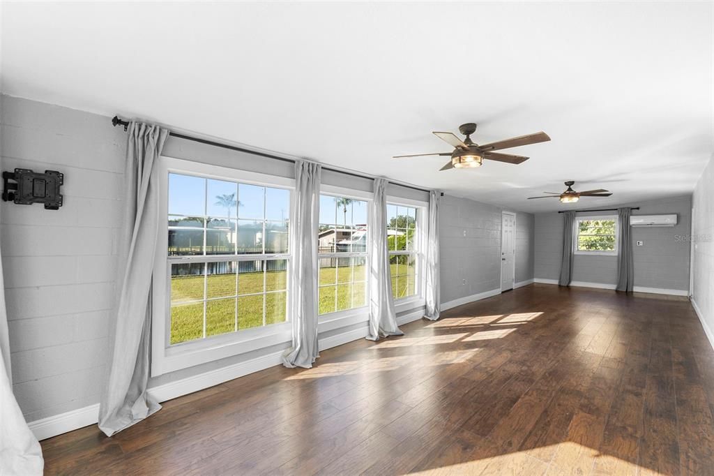 Active With Contract: $410,000 (3 beds, 1 baths, 1584 Square Feet)