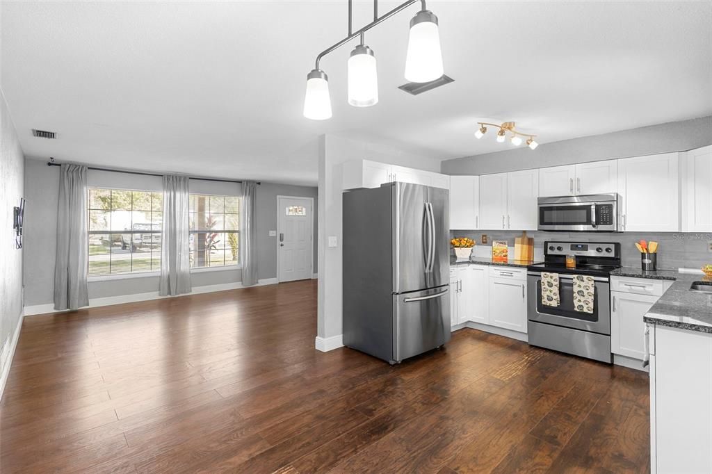 Active With Contract: $410,000 (3 beds, 1 baths, 1584 Square Feet)