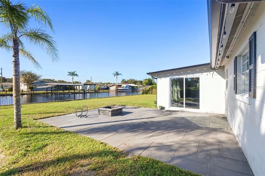 Active With Contract: $410,000 (3 beds, 1 baths, 1584 Square Feet)