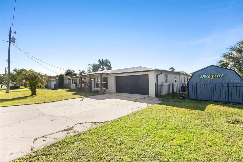 Active With Contract: $410,000 (3 beds, 1 baths, 1584 Square Feet)