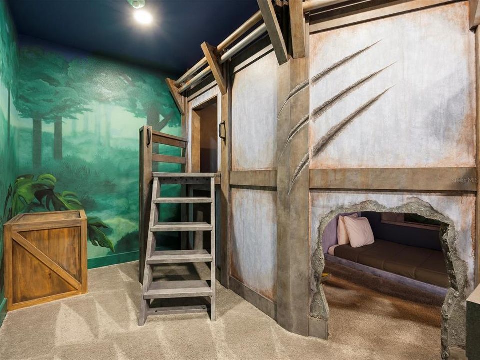 For Sale: $1,990,000 (10 beds, 9 baths, 5563 Square Feet)