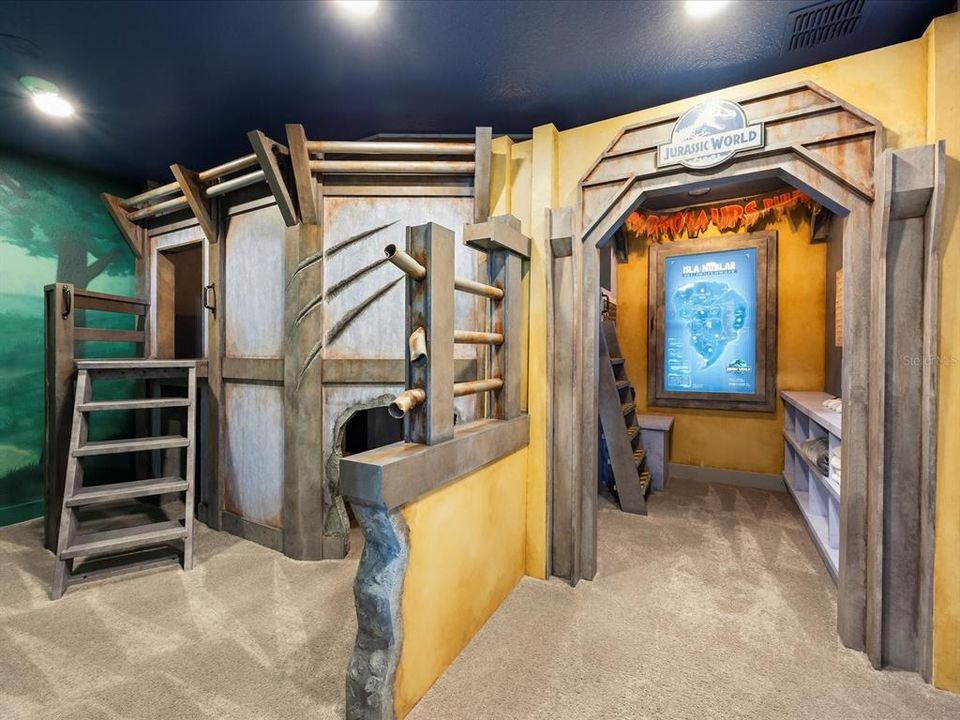 For Sale: $1,990,000 (10 beds, 9 baths, 5563 Square Feet)