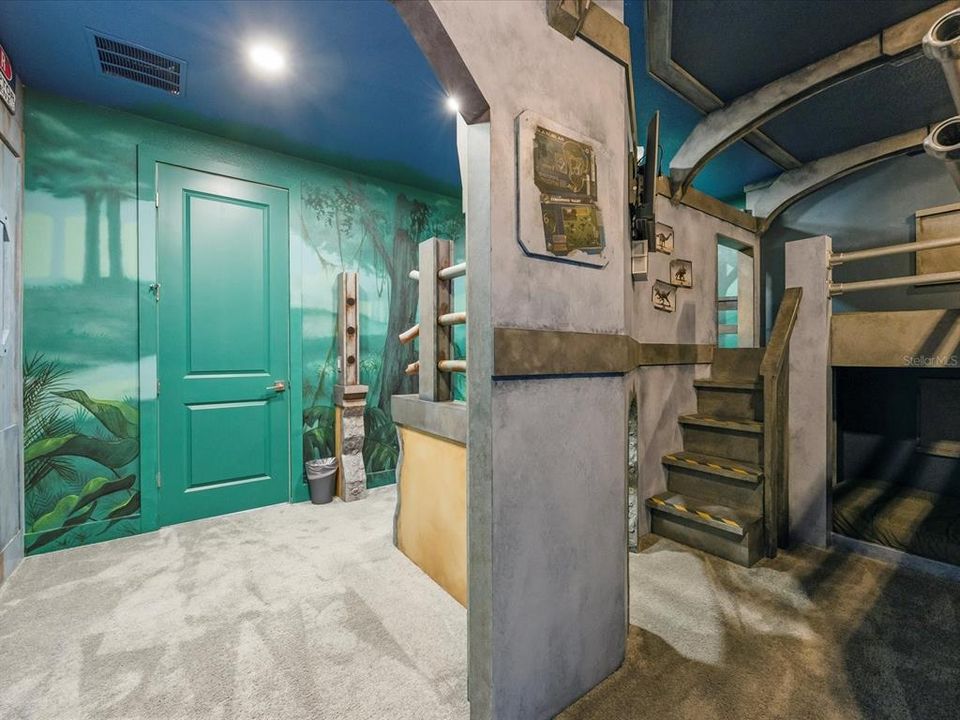 For Sale: $1,990,000 (10 beds, 9 baths, 5563 Square Feet)