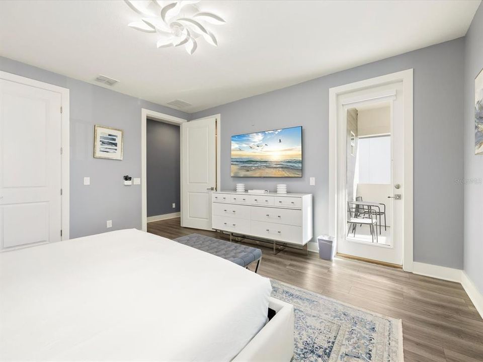 For Sale: $1,990,000 (10 beds, 9 baths, 5563 Square Feet)