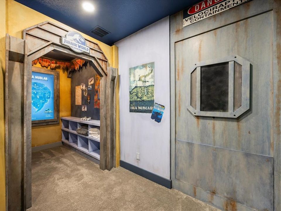 For Sale: $1,990,000 (10 beds, 9 baths, 5563 Square Feet)